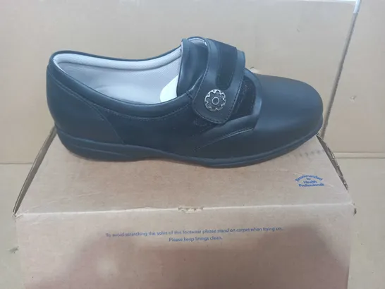 BOXED PAIR OF COSYFEET SHOES IN BLACK UK SIZE 9.5