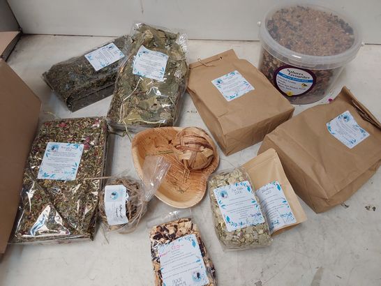ASSORTED SMALL ANIMAL TREATS, PLANTAIN, MIDNIGHT FORAGE, PEA FLAKES, NETTLES & 3L TUB SPECIAL BIRD SEED BLEND