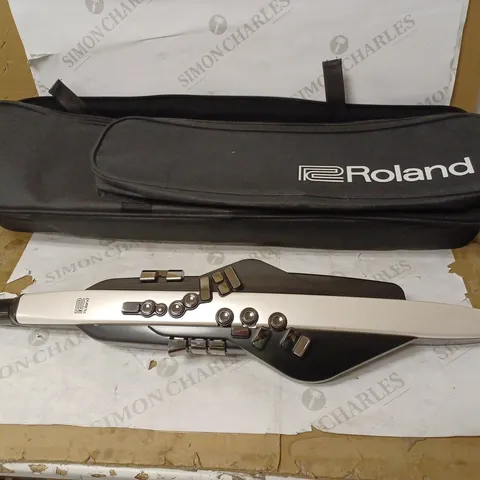 ROLAND AEROPHONE AE-20 DIGITAL WIND INSTRUMENT,BLACK