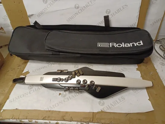 ROLAND AEROPHONE AE-20 DIGITAL WIND INSTRUMENT,BLACK