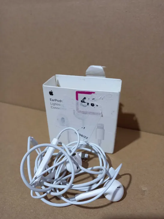 APPLE EARPODS WITH LIGHTENING CONNECTOR 