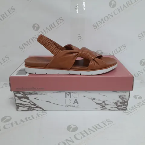 BOXED PAIR OF MODA IN PELLE OLANNA SANDALS IN TAN SIZE 5 