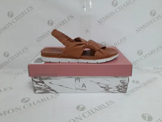BOXED PAIR OF MODA IN PELLE OLANNA SANDALS IN TAN SIZE 5 