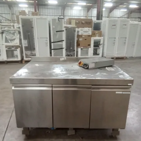 COMMERCIAL FOOD PREP STATION WITH UNDERCOUNTER FRIDGES