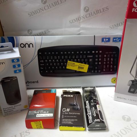 LOT OF APPROX 20 ASSORTED ITEMS TO INCLUDE ONN PORTABLE BLUETOOTH SPEAKER, ONE FOR ALL AERIAL, BLACKWEB POWER BANK