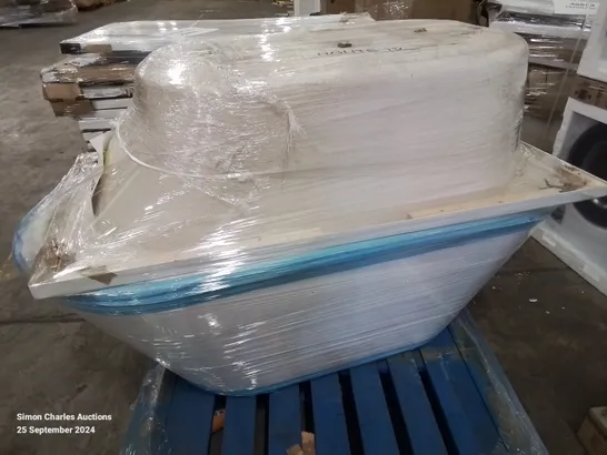 PALLET CONTAINING APPROXIMATELY 2 ASSORTED BATHTUBS 