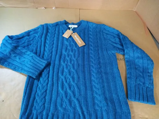 WOOL OVERS ARAN CREW NECK JUMPER IN WINTER TEAL - S