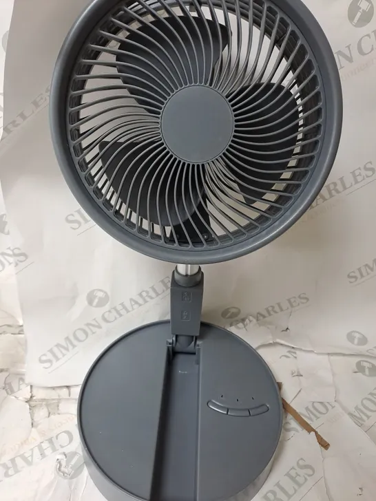 BOXED BELL & HOWELL RECHARGEABLE EXTENDABLE DESK & FLOOR FAN IN GREY