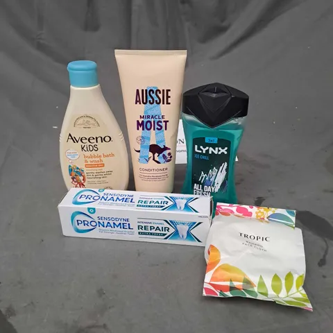 APPROXIMATELY 20 ASSORTED COSMETIC PRODUCTS TO INCLUDE TROPIC FACE CLOTH, AVEENO KIDS BUBBLE BATH AND LYNX SHOWER GEL