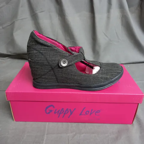 BOX OF APPROXIMATELY 6 PAIRS OF GUPPY LOVE OPEN TOP VELCRO WEDGE SHOE SIZE 10