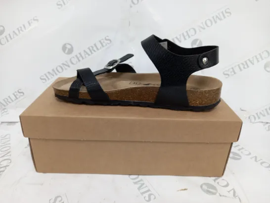 BOXED BONOVA SANDALS IN BLACK COLOUR SIZE 6