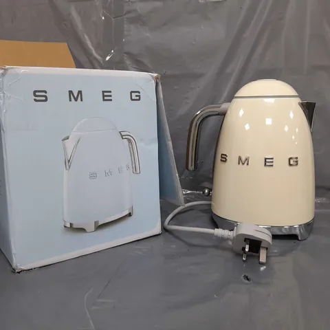 BOXED SMEG KETTLE