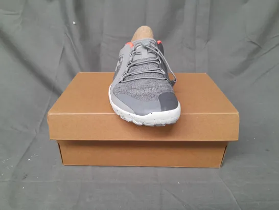 BOXED PAIR OF VIVOBAREFOOT PRIMUS TRAIL III SHOES IN ULTIMATE GREY UK SIZE 5