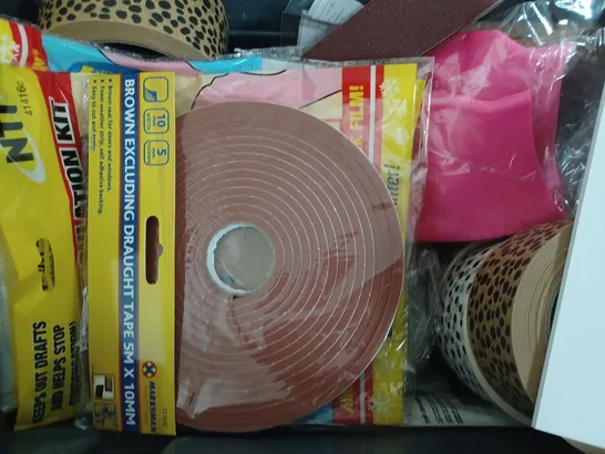 BOX OF APPROXIMATELY 10 ASSORTED ITEMS TO INCLUDE - SEALING TAPE - EGG TIMER - PACKING TAPE ETC