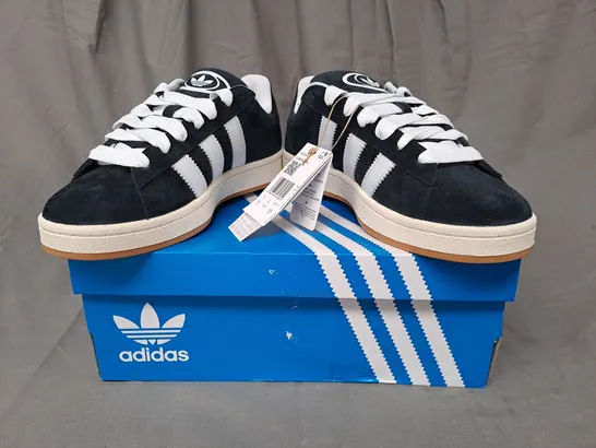 BOXED PAIR OF ADIDAS CAMPUS 00S SHOES IN BLACK/WHITE UK SIZE 9