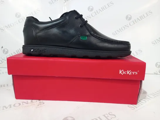 BOXED PAIR OF KICKERS FRAGMA LEATHER LACE UP SHOES IN BLACK EU SIZE 41