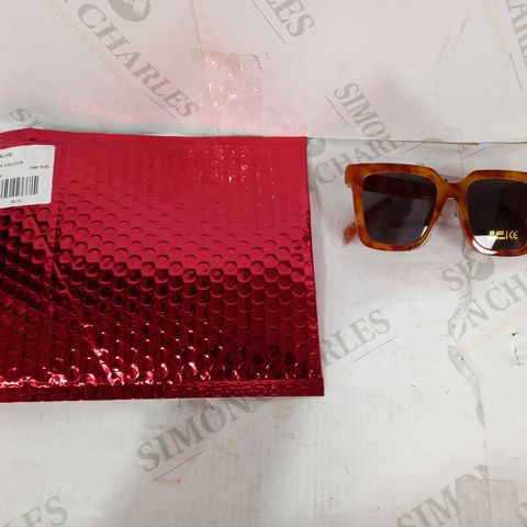 LOT OF 2 ASSORTED ITEMS TO INCLUDE PADDED ENVELOPE AND DESIGNER SQUARE TORTOISE SHELL SUNGLASSES