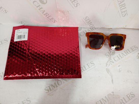 LOT OF 2 ASSORTED ITEMS TO INCLUDE PADDED ENVELOPE AND DESIGNER SQUARE TORTOISE SHELL SUNGLASSES RRP £20