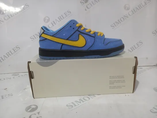 BOXED PAIR OF NIKE SB DUNK LOW PRO POWERPUFF GIRLS BUBBLES EDITION KIDS SHOES IN BLUE/YELLOW UK SIZE 13