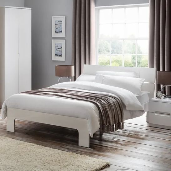 BOXED MANHATTAN HIGH GLOSS WHITE BED (3 BOXES)