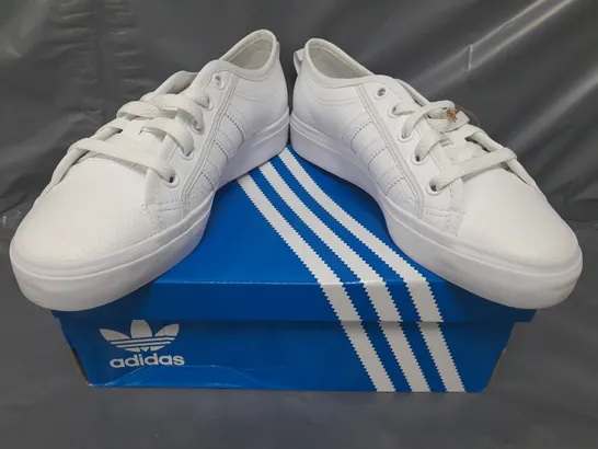 BOXED PAIR OF ADIDAS NIZZA LO CL SHOES IN WHITE UK SIZE 4