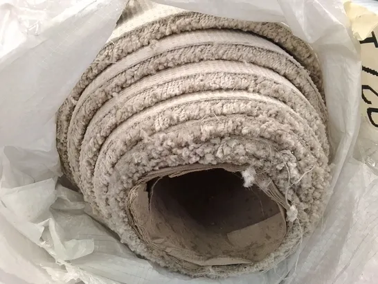 ROLL OF QUALITY ADDICTION SAND CARPET APPROXIMATELY 3.95X4M