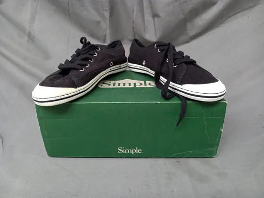 BOXED PAIR OF SIMPLE SATIRE CANVAS SNEAKERS IN BLACK SIZE 4