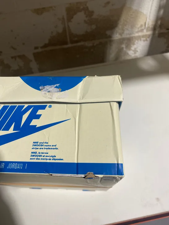 BOXED PAIR OF NIKE AIR JORDAN 1 LOW SHOES IN WHITE/BLACK/BLUE UK SIZE 11