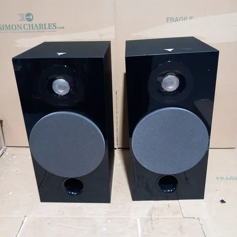 PAIR OF FOCAL CHORA 806 SPERAKERS