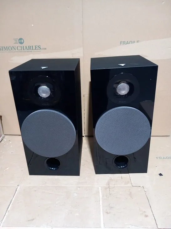 PAIR OF FOCAL CHORA 806 SPERAKERS