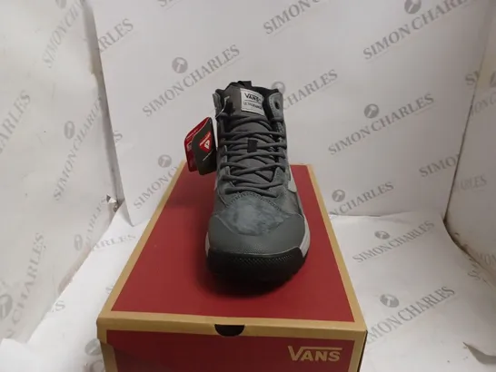 BOXED VANS GREY ULTRARANGE EXO TRAINERS- UK 8 