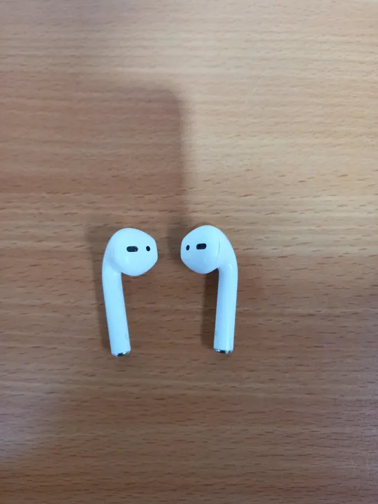 APPLE AIRPODS