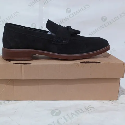 BOXED PAIR OF THOMAS CRICK SUEDE TASSEL LOAFERS IN BLACK UK SIZE 9