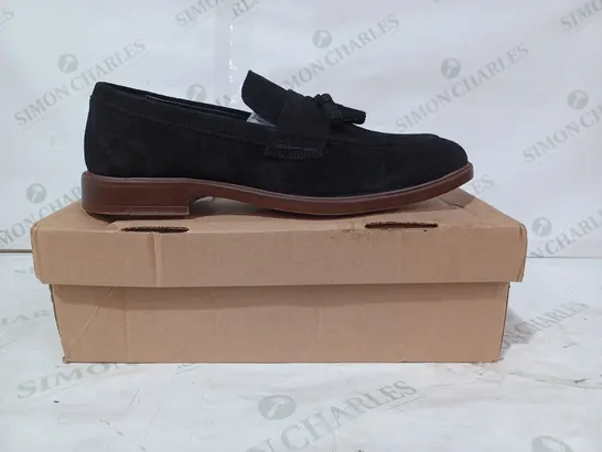 BOXED PAIR OF THOMAS CRICK SUEDE TASSEL LOAFERS IN BLACK UK SIZE 9