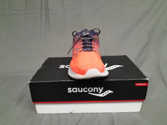 BOXED PAIR OF SAUCONY KINVARA 13 NIGHT-LITE 10.5 UK