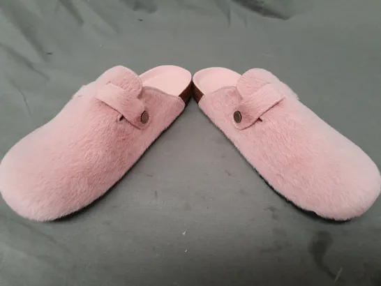 BOXED PAIR OF SANYA CLOGS IN PINK EU SIZE 40