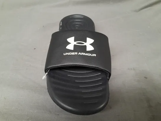 PAIR OF UNDER ARMOUR SLIDERS IN BLACK UK SIZE 7