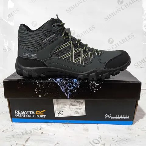 BOXED PAIR OF REGATTA EDGEPOINT WATERPROOF SHOES IN GREY/LIME UK SIZE 9.5