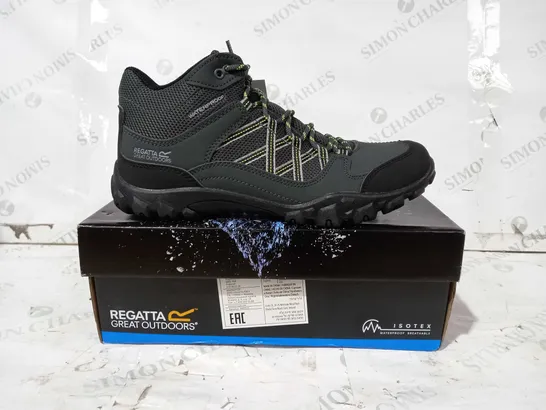 BOXED PAIR OF REGATTA EDGEPOINT WATERPROOF SHOES IN GREY/LIME UK SIZE 9.5