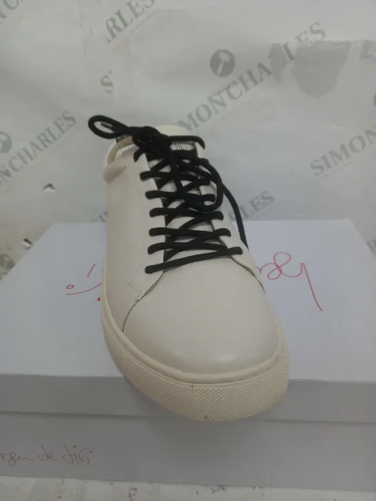 BEU DE JIFI BLACK TRAINERS IN OFF WHITE SIZE 9