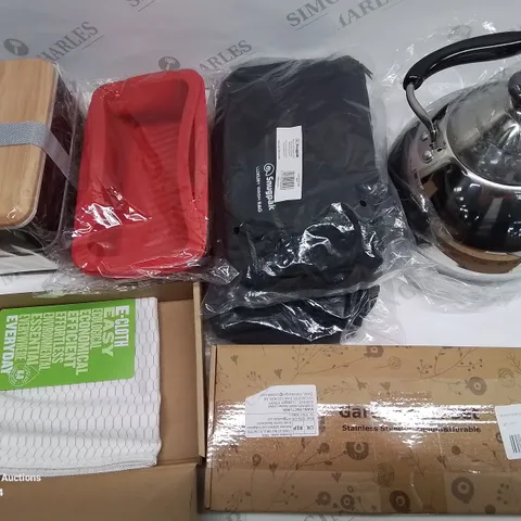 LOT OF 8 BRAND NEW HOMEWARE ITEMS TO INCLUDE 2X STOVE TOP KETTLES & 2X SNUGPAK WASH BAGS