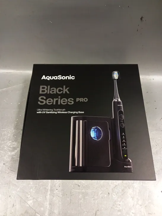 BOXED AQUASONIC BLACK SERIES PRO ULTRA WHITENING TOOTHBRUS