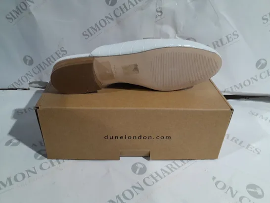 BOXED DUNE  WHITE CROC PRINT LEATHER SLIM SOLE BACKLESS SHOES SIZE 6/39