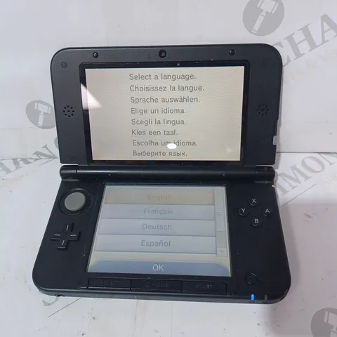 NINTENDO 3DS XL HANDHELD GAMES CONSOLE IN SILVER COLOUR