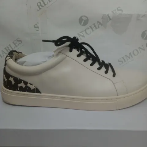 BEU DE JIFI BLACK TRAINERS IN OFF WHITE SIZE 9