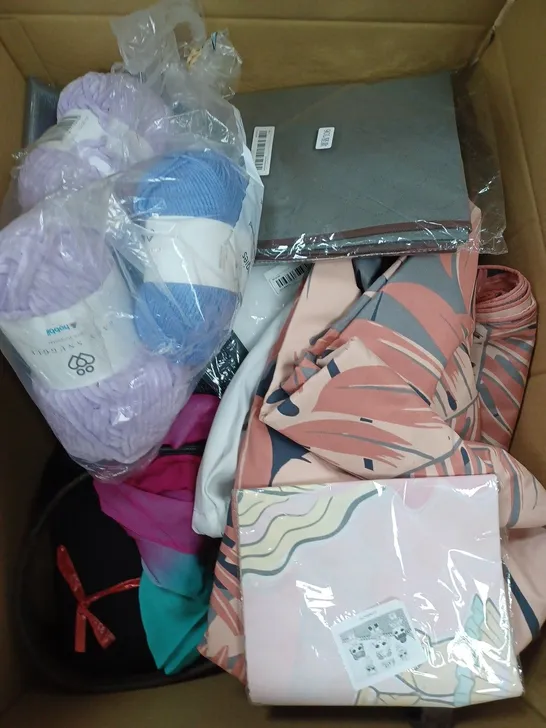 BOX OF APPROXIMATELY 15 HOUSEHOLD ITEMS TO CONTAIN WATER BOTTLE, KNITTING COTTON, ARSENAL FANNY PACK ETC 