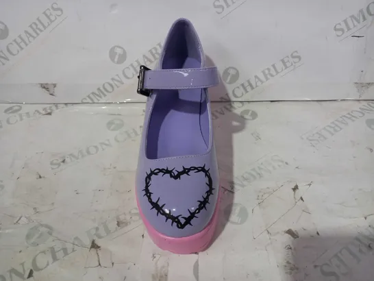 BOXED PAIR OF KOI VEGAN LEATHER LOW BLOCK HEEL CLOSED TOE SHOES IN LILAC/PINK UK SIZE 4