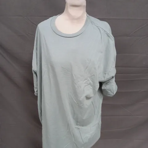 BUILT DIFFERENT CREW T-SHIRT IN SAGE - 2XL