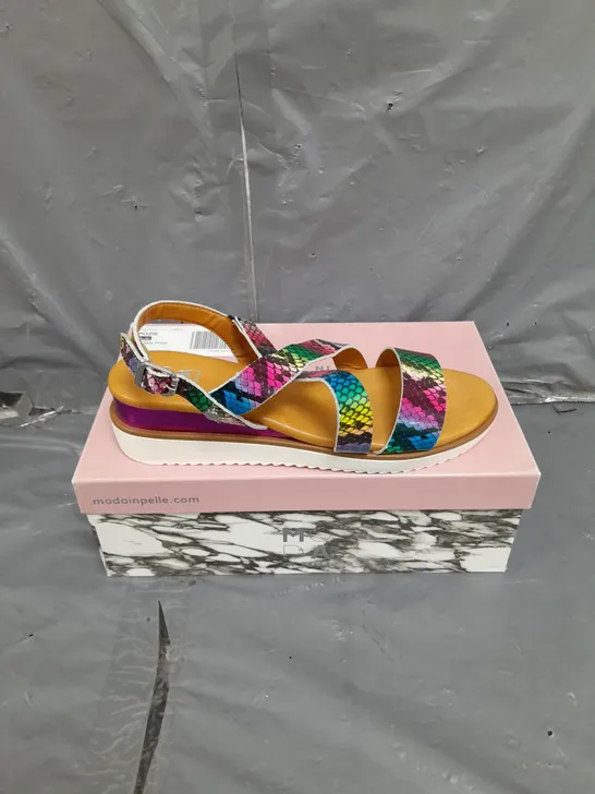 BOXED PAIR OF MODA IN PELLE WEDGE SANDAL WITH CROSS OVER IN MULTI SNAKE PRINT SIZE 7