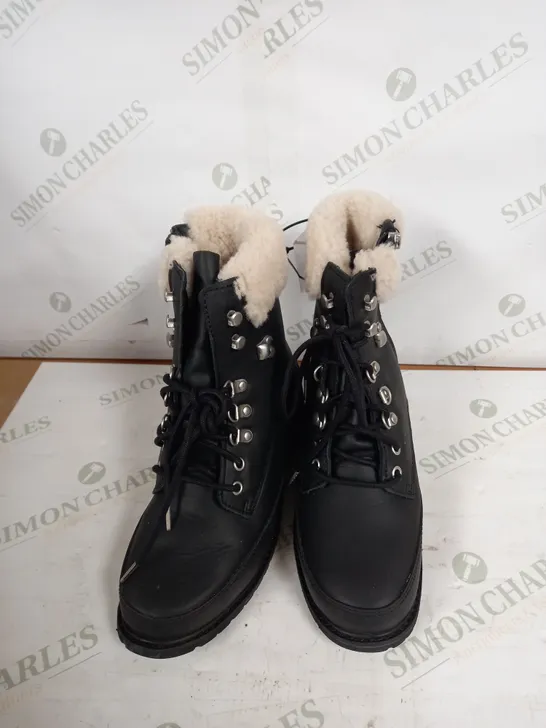  EMU OKAB WATERPROOF BOOTS - BLACK - SIZE 6